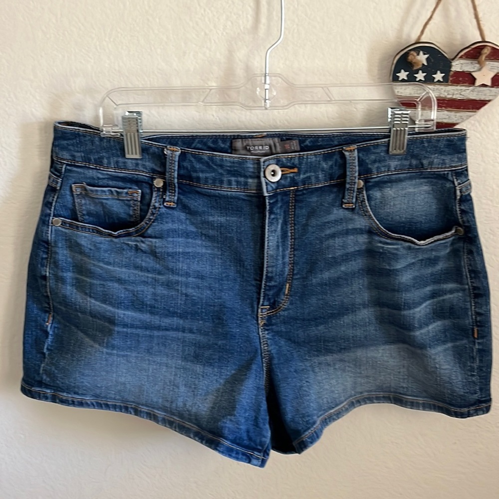 Torrid Jean Shorts 3.5 inch inseam ☀️EUC☀️